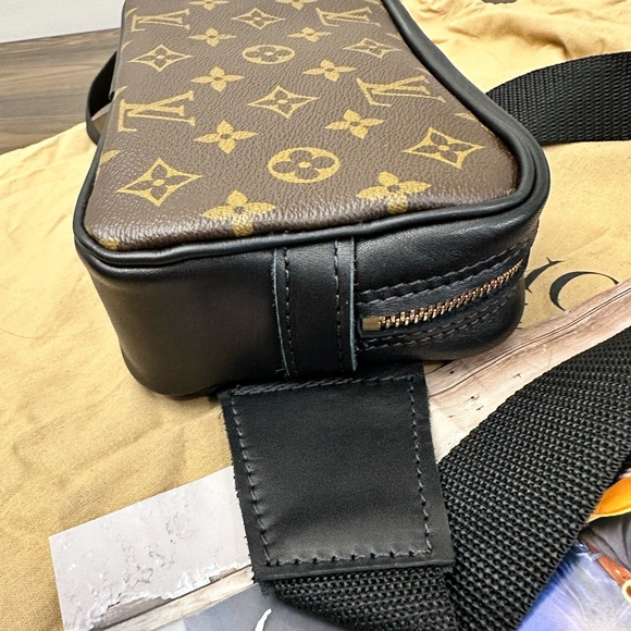 Louis Vuitton Vintage Boho Fanny Pack - Picture 6 of 12